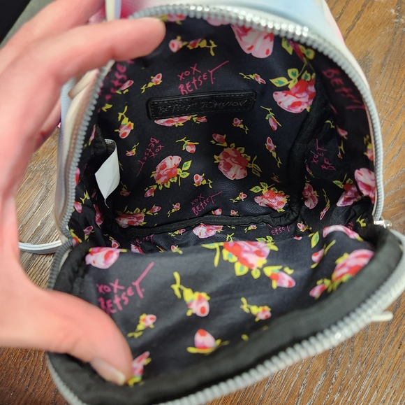 Gorgeous Betsey Johnson backpack - Picture 3 of 8